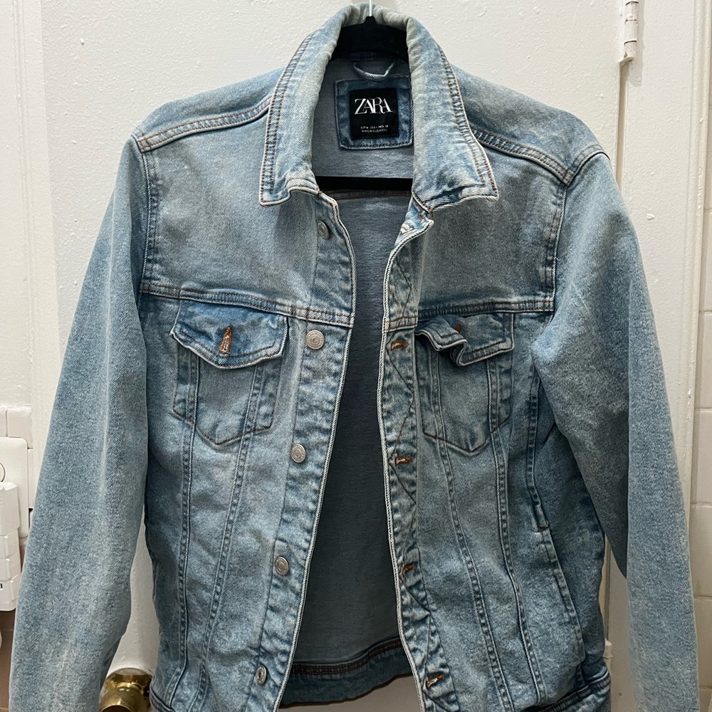 Light wash Zara Jean denim jacket size medium